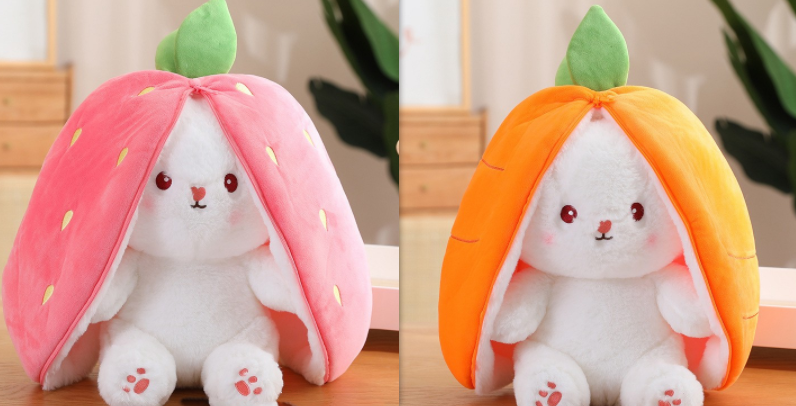 Wanghong Cute se transforma en un muñeco de peluche de conejo de fresa